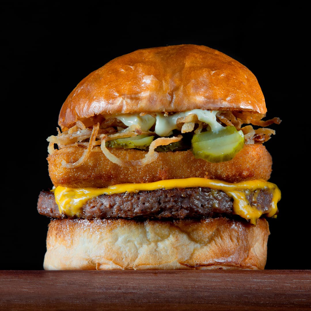 BEYOND MEAT CHEESY BURGER