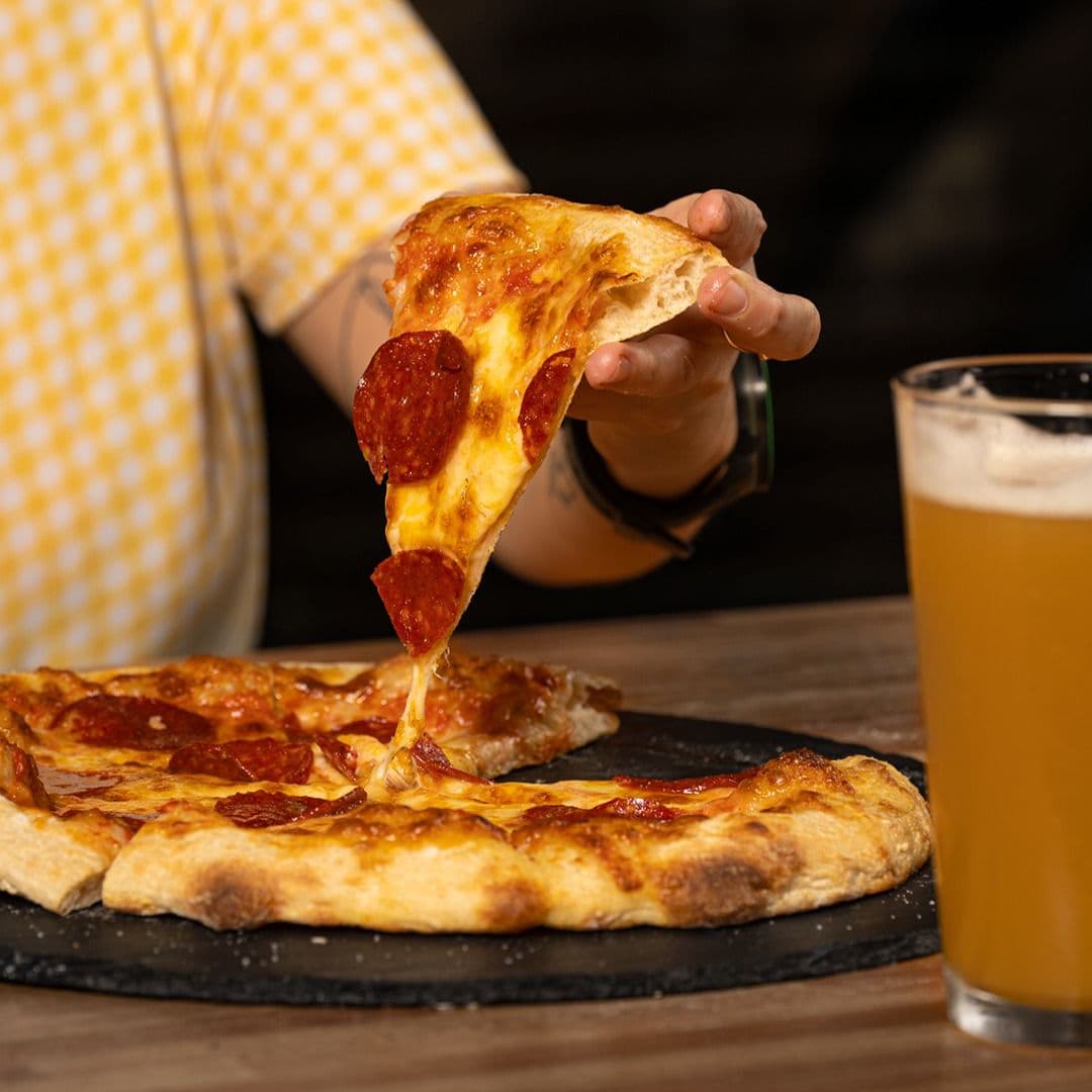Pizza con birra